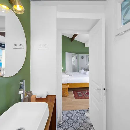 Garavan, Paradis Face A La