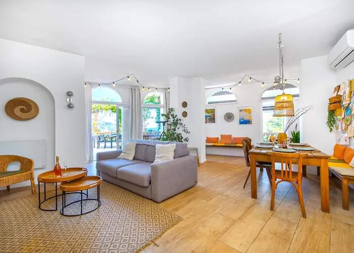 Tatil Evi Garavan, Paradis Face A La