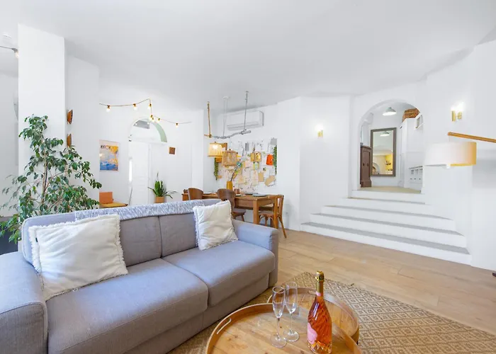 Garavan, Paradis Face A La Tatil Evi