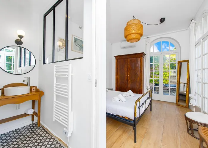 Garavan, Paradis Face A La Holiday home