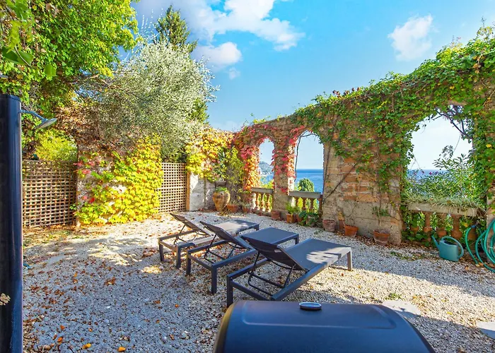 Garavan, Paradis Face A La Holiday home